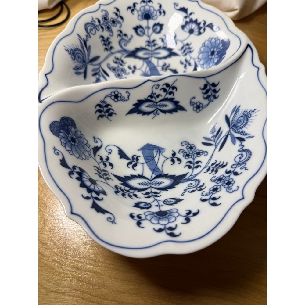 Blue Danube Japan Divided Serving Bowl Blue Onion Scalloped Oval 9in - Picture 7 of 7